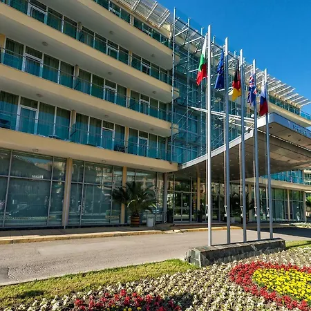 Ivana Palace - Free Parking Hotel